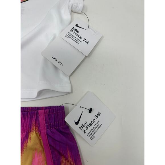 Nike Toddler Girls 12 months White Multi Outfit Set T-Shirt & Shorts NWT - Picture 3 of 5